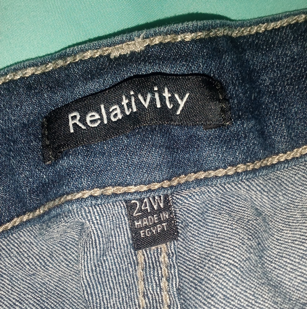 💙 NWOT Womens Relativity Jeans 24W Casual Comfy Denim Date Movies - Picture 2 of 3